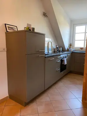 Küche/Küchenzeile in der Unterkunft Helle und ruhige Dachgeschosswohnung