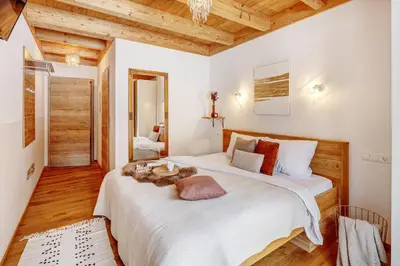 Ein Bett oder Betten in einem Zimmer der Unterkunft Landhaus Trinis - Kleine Kaffee Tee Theke mit Kühlschrank - Parkplatz