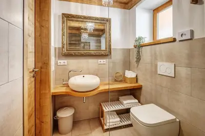 Ein Badezimmer in der Unterkunft Landhaus Trinis - Kleine Kaffee Tee Theke mit Kühlschrank - Parkplatz