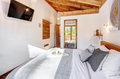 Ein Bett oder Betten in einem Zimmer der Unterkunft Landhaus Trinis - Kleine Kaffee Tee Theke mit Kühlschrank - Parkplatz
