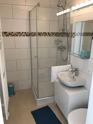 Ein Badezimmer in der Unterkunft Central Garden-Mountain Apartment