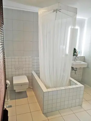 Ein Badezimmer in der Unterkunft Münsing Nähe Starnberger See, schöne Ferienwohnung, Gästewohnung 125qm EG und OG KONTAKTFREI