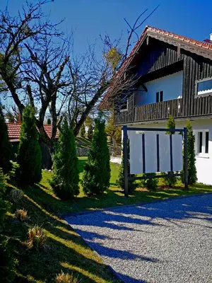 Das Gebäude in dem sich die Ferienwohnung befindet
