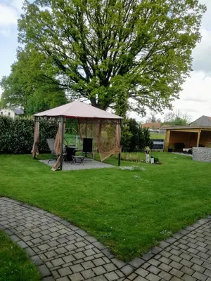 Ein Garten an der Unterkunft Ferienwohnung Geyer