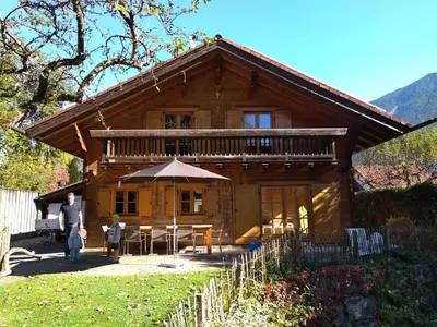 Das Gebäude in dem sich das Ferienhaus befindet