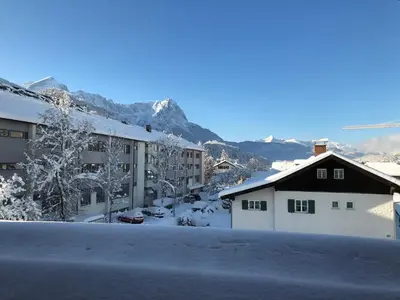 Ein allgemeiner Bergblick oder ein Berglick von der Ferienwohnung aus