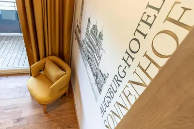 Ein Sitzbereich in der Unterkunft Augsburg Hotel Sonnenhof