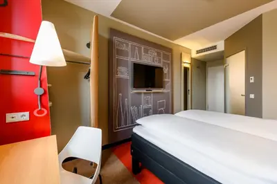 Ein Bett oder Betten in einem Zimmer der Unterkunft ibis Landshut City