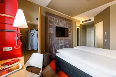 Ein Bett oder Betten in einem Zimmer der Unterkunft ibis Landshut City