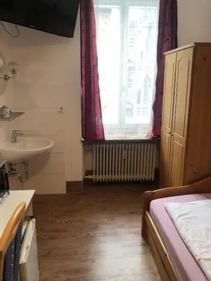 Ein Bett oder Betten in einem Zimmer der Unterkunft Hotel Pension Schmellergarten