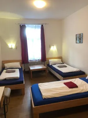 Ein Bett oder Betten in einem Zimmer der Unterkunft Hotel Pension Schmellergarten
