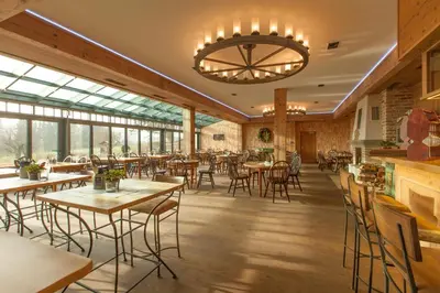 Ein Restaurant oder anderes Speiselokal in der Unterkunft DIE POST Landgasthof Aufkirchen