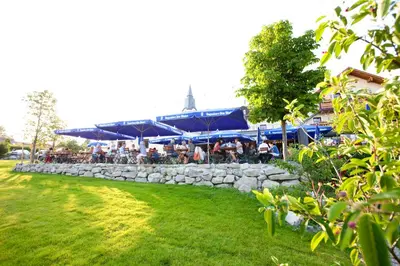 Ein Garten an der Unterkunft DIE POST Landgasthof Aufkirchen