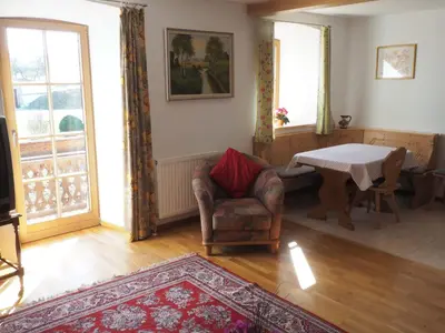 Ein Sitzbereich in der Unterkunft Gschwingerhof