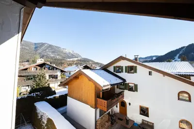 Ein allgemeiner Bergblick oder ein Berglick von der Ferienwohnung aus