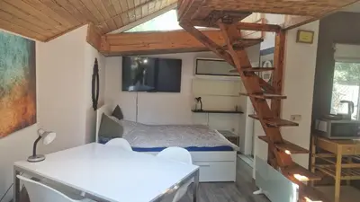 Ein Bett oder Betten in einem Zimmer der Unterkunft WOHLFÜHLOASE - Zimmer, Appartment - im Herzen STARNBERGS
