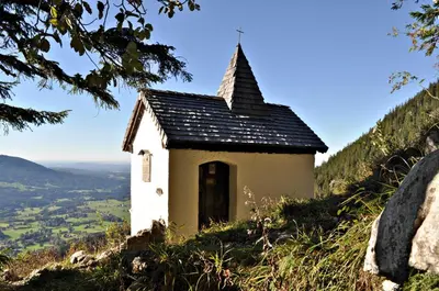 Ein allgemeiner Bergblick oder ein Berglick von der Ferienwohnung aus