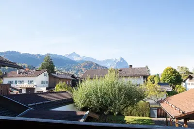 Ein allgemeiner Bergblick oder ein Berglick von des Ferienhauses aus