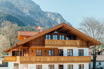 Ein allgemeiner Bergblick oder ein Berglick von der Ferienwohnung aus