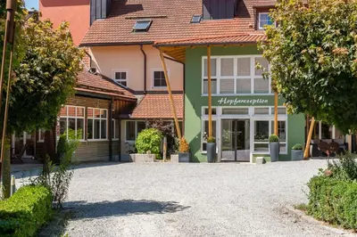 Das Gebäude in dem sich das Aparthotel befindet