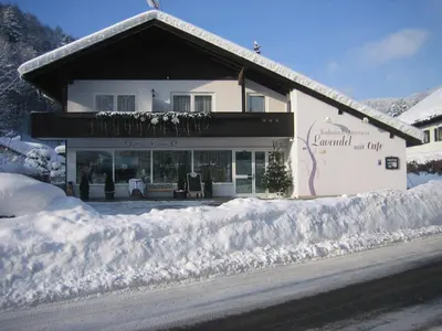 Ein allgemeiner Bergblick oder ein Berglick von der Pension aus
