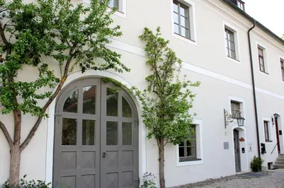 Eine Fassade oder ein Eingang zu Ultra Alpes Luitpold