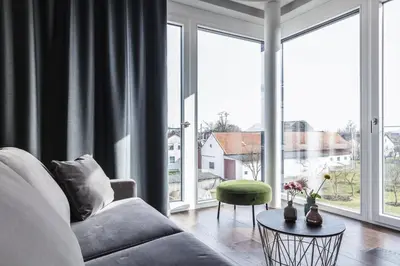 Ein Sitzbereich in der Unterkunft SOLLER Business Hotel - Munich Airport MUC