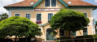 Das Gebäude in dem sich das Gasthaus befindet