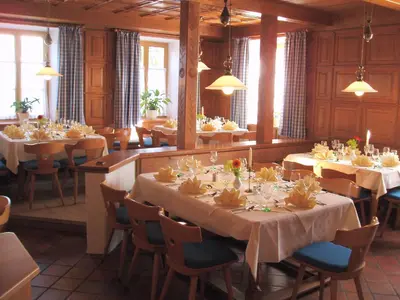 Ein Restaurant oder anderes Speiselokal in der Unterkunft Gasthof zur Post Oberwirt