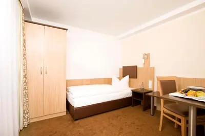 Ein Bett oder Betten in einem Zimmer der Unterkunft Ausbildungshotel St. Theresia