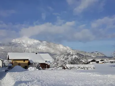 Ein allgemeiner Bergblick oder ein Berglick von der Ferienwohnung aus