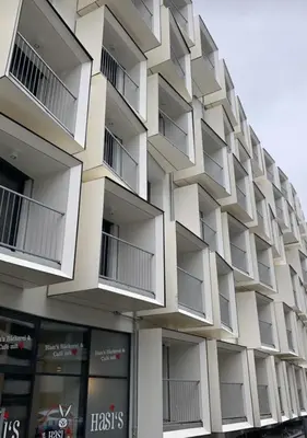 Das Gebäude in dem sich das Aparthotel befindet