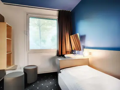 Ein Bett oder Betten in einem Zimmer der Unterkunft B&B Hotel München-Garching