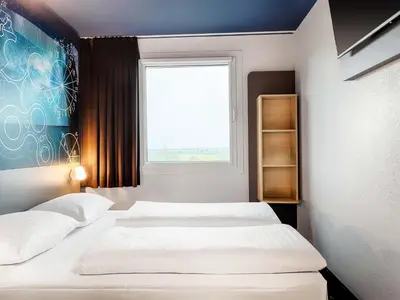 Ein Bett oder Betten in einem Zimmer der Unterkunft B&B Hotel München-Garching