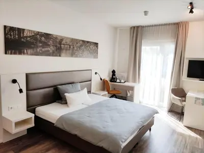 Ein Bett oder Betten in einem Zimmer der Unterkunft Amper Art Hotel