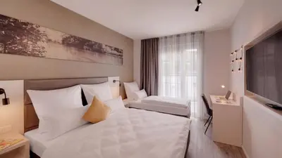 Ein Bett oder Betten in einem Zimmer der Unterkunft Amper Art Hotel