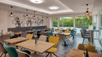Ein Sitzbereich in der Unterkunft Amper Art Hotel