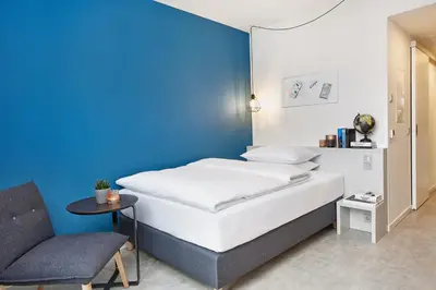 Ein Bett oder Betten in einem Zimmer der Unterkunft H.ome Serviced Apartments München
