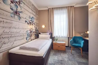 Ein Bett oder Betten in einem Zimmer der Unterkunft Hotel Starnberger See