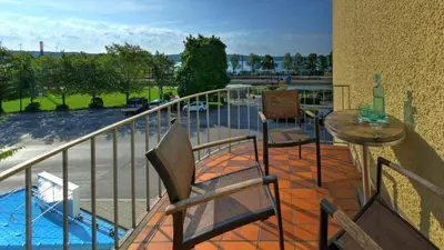 Der Swimmingpool an oder in der Nähe von Hotel Starnberger See