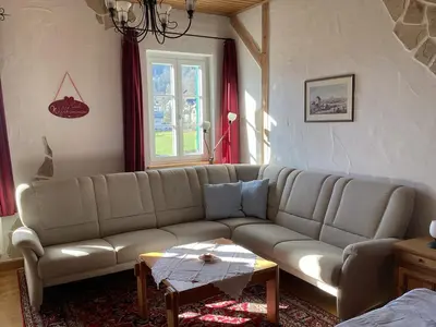 Ein Sitzbereich in der Unterkunft Ferienwohnung Rosenlehner