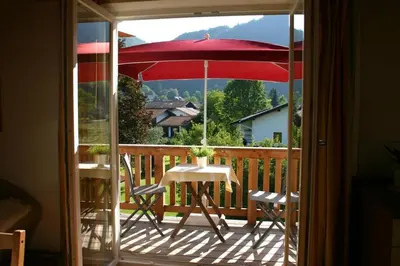 Ein allgemeiner Bergblick oder ein Berglick von der Ferienwohnung aus
