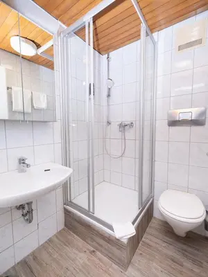 Ein Badezimmer in der Unterkunft DONAUHOTEL Ingolstadt