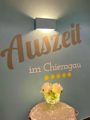 Ein Zertifikat, Auszeichnung, Logo oder anderes Dokument, das in der Unterkunft Auszeit im Chiemgau ausgestellt ist