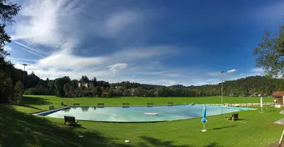 Der Swimmingpool an oder in der Nähe von Pure Nature Munich - Alps