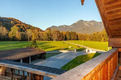 Ein allgemeiner Bergblick oder ein Berglick von der Ferienwohnung aus