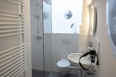 Ein Badezimmer in der Unterkunft ANA Suites Augsburg City Center - Self-Service-Hotel