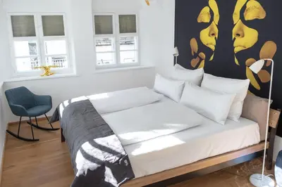 Ein Sitzbereich in der Unterkunft ANA Suites Augsburg City Center - Self-Service-Hotel