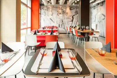 Ein Restaurant oder anderes Speiselokal in der Unterkunft ibis Hotel München Garching