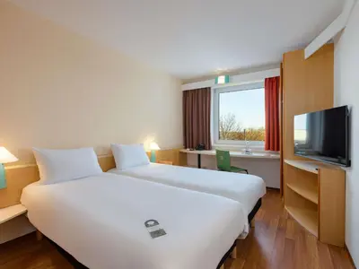 TV/Unterhaltungsangebot in der Unterkunft ibis Hotel München Garching